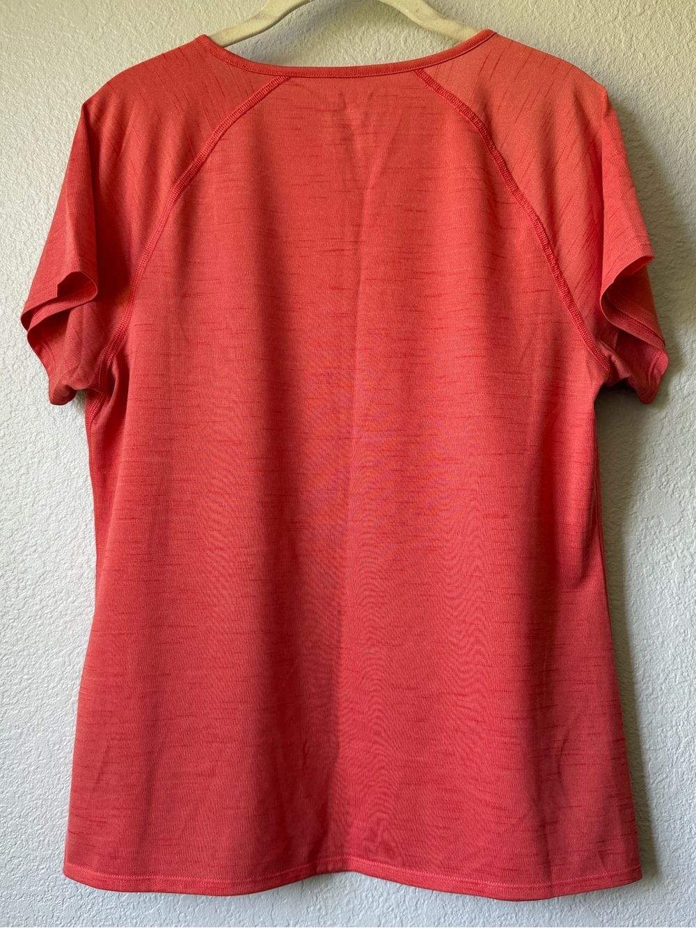 The North Face Women's Activewear Tee in Coral-Red, Medium, EUC, Short Sleeve - Picture 5 of 10